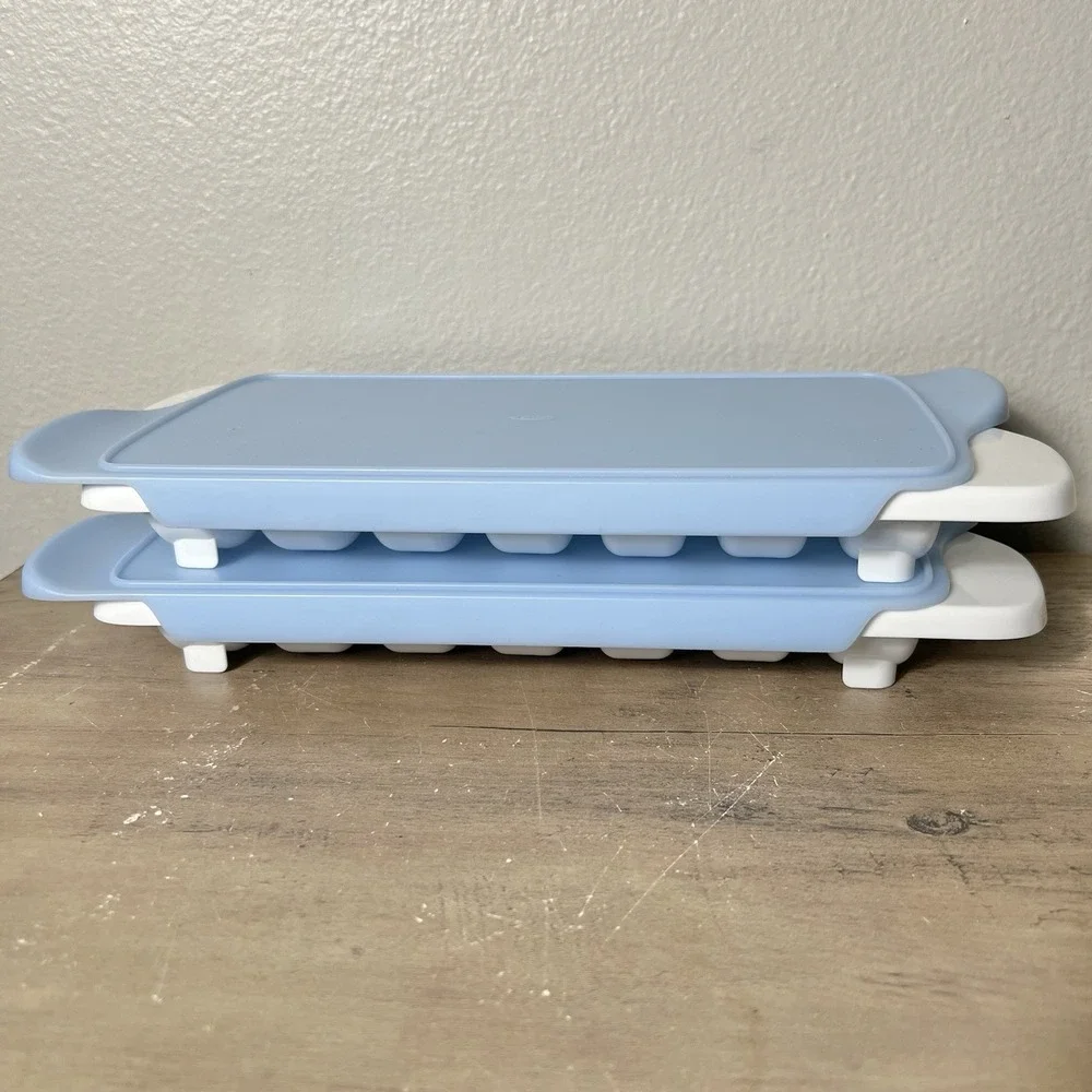 OXO GOOD GRIPS Covered Ice‎ Cube Trays 2 Pack No Spill Blue Lids Excellent Cond,